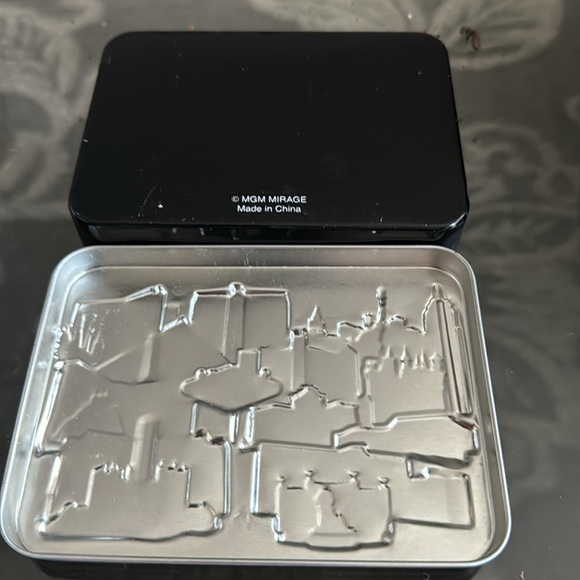 MGM The Mirage playing cards - Picture 3 of 3